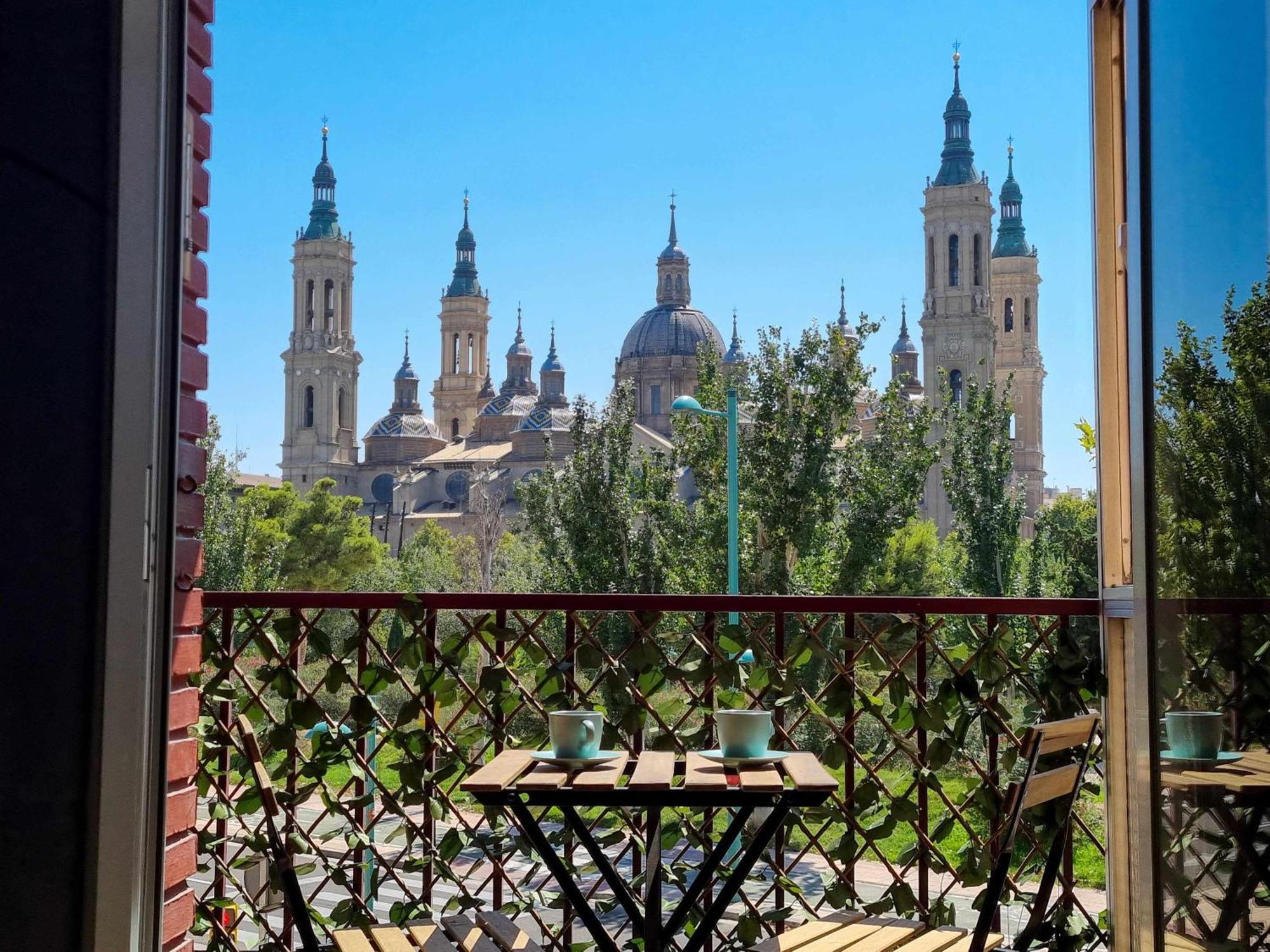 Front Views To El Pilar Comotucasa Zaragoza Exterior photo