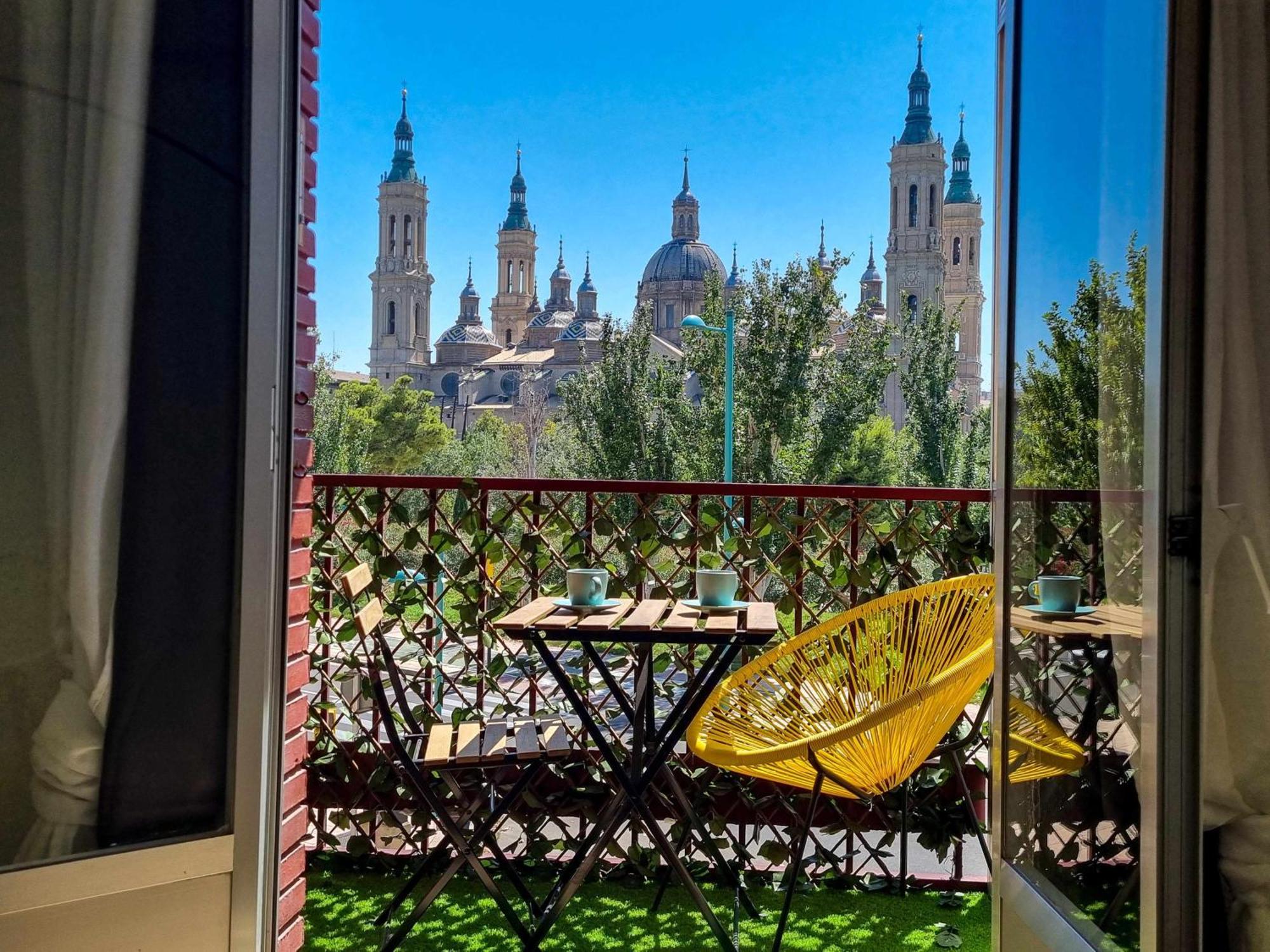 Front Views To El Pilar Comotucasa Zaragoza Exterior photo