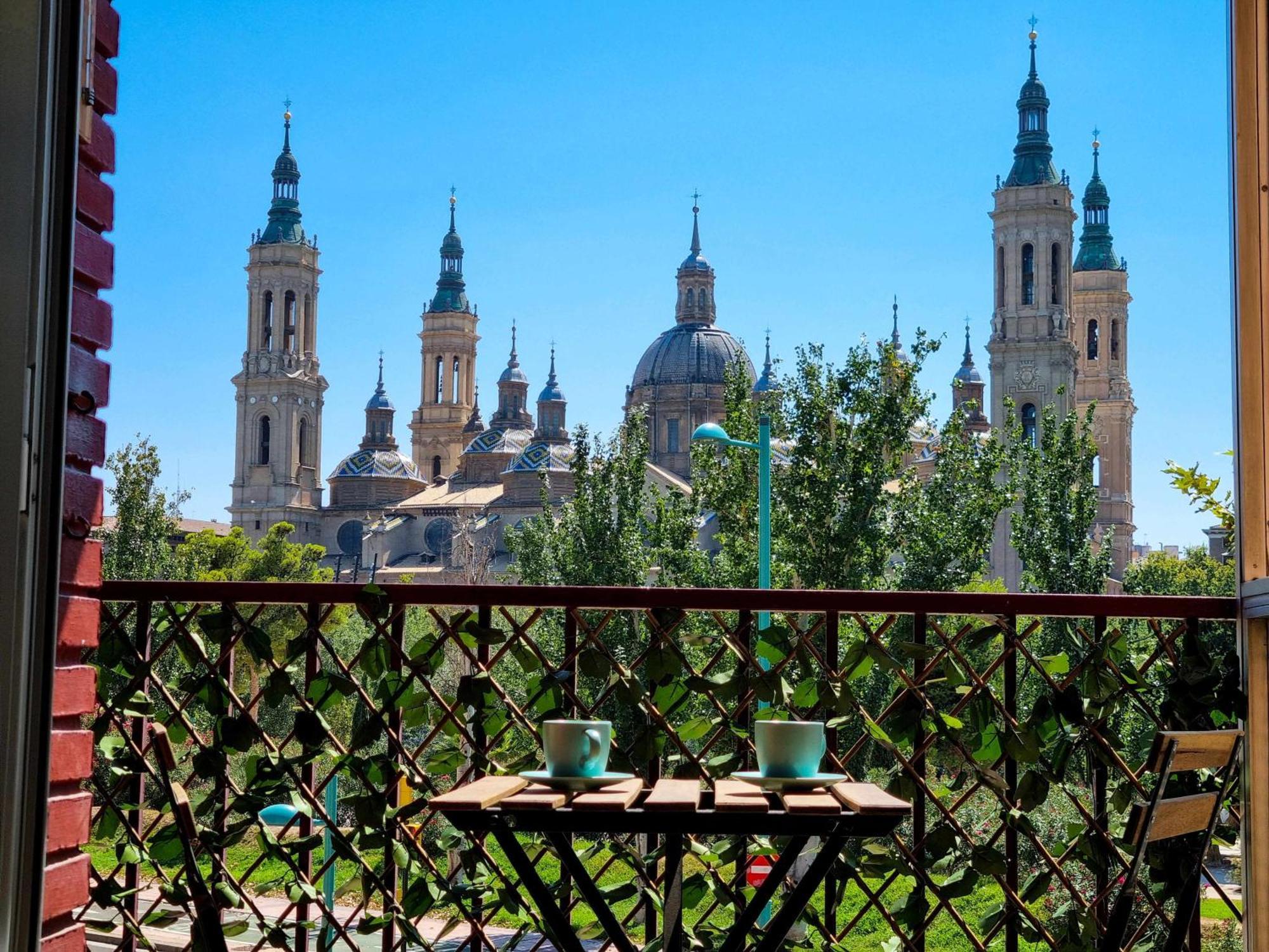 Front Views To El Pilar Comotucasa Zaragoza Exterior photo